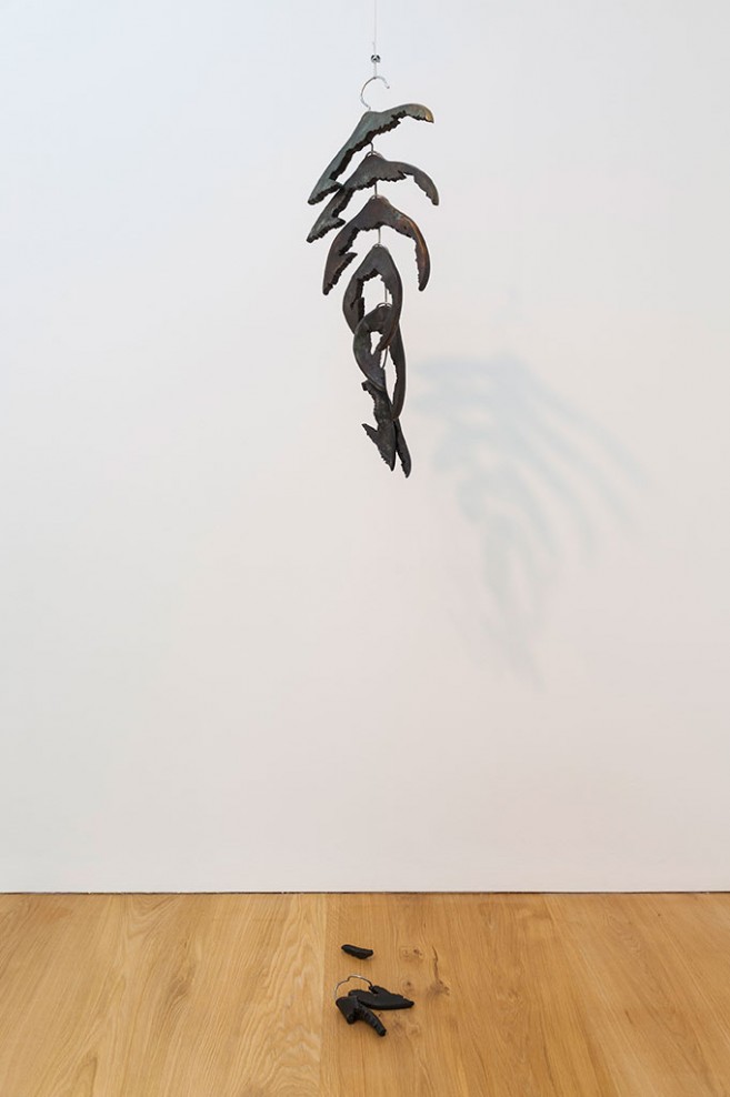 Degradación, 2013 / Stainless steel and bronze / 75 x 40 x 15 cm