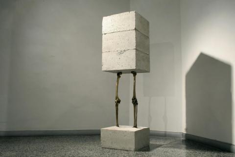 Autorretrato (cada uno de nosotros), 2002-2008 / Concreto y bronce fundido / 175 x 50 x 50 cm