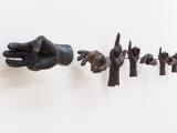 Abstinencia (política), 2011 / Cast bronze / Variable dimensions, life-sized hands