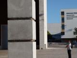 Stress (monumental), 2004 / Concrete and cast bronze / 860 x 200 x 200 cm